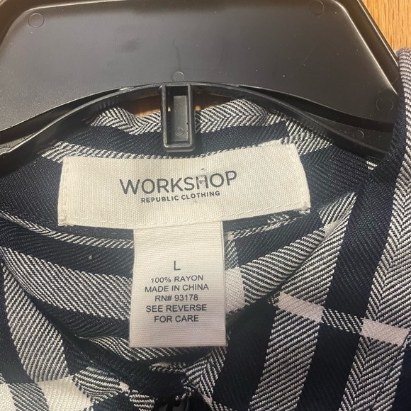 Workshop Republic Clothing Navy and White Plaid Button Down Size Large - Picture 4 of 6